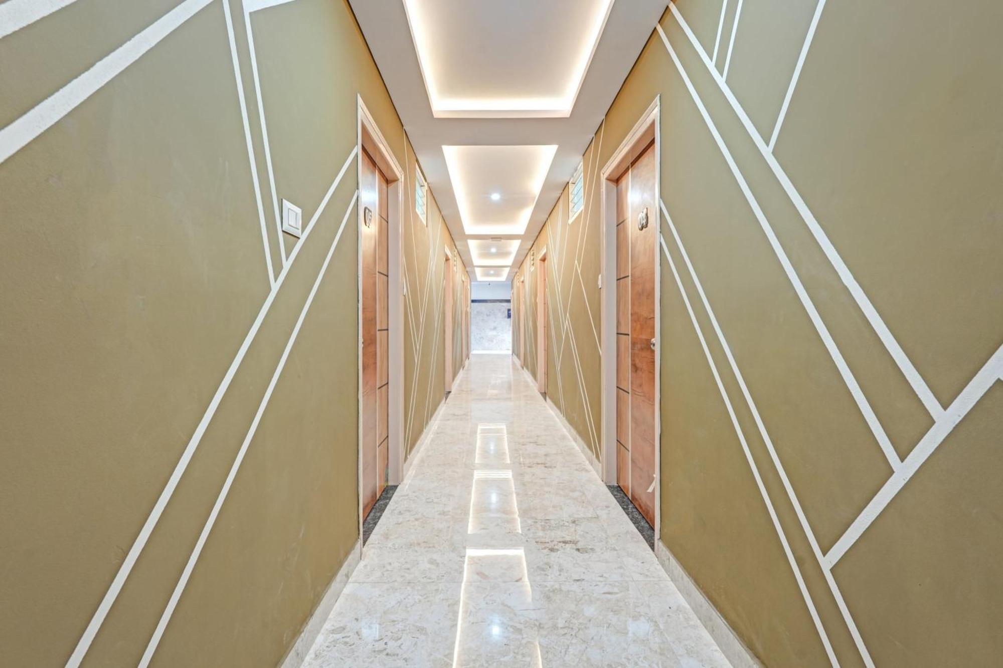 Hotel O Sri Chowdeshwari Boarding And Lodging Tavarikere Eksteriør billede