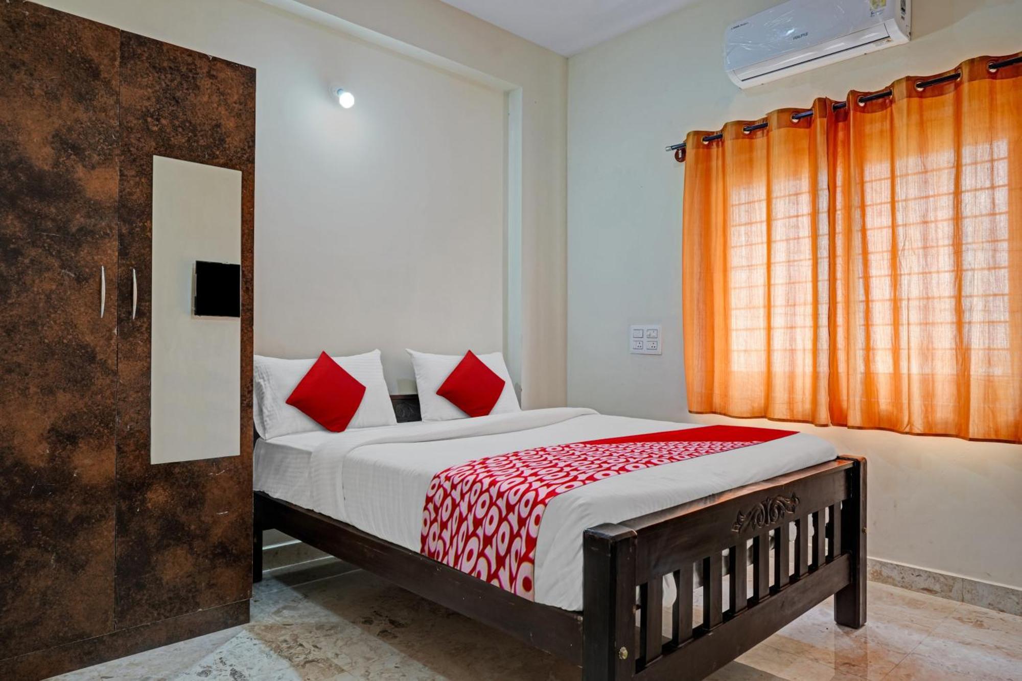Hotel O Sri Chowdeshwari Boarding And Lodging Tavarikere Eksteriør billede