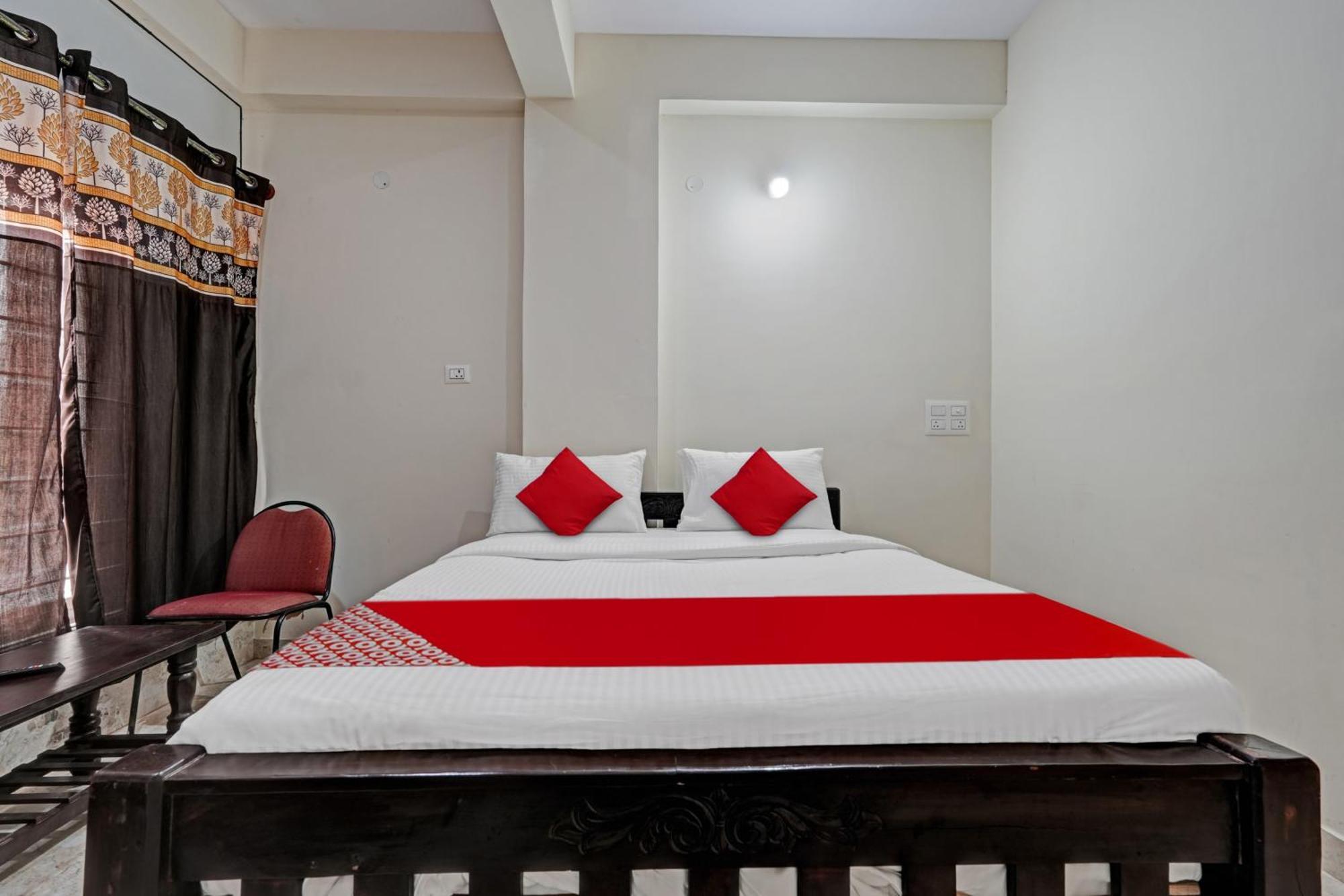 Hotel O Sri Chowdeshwari Boarding And Lodging Tavarikere Eksteriør billede