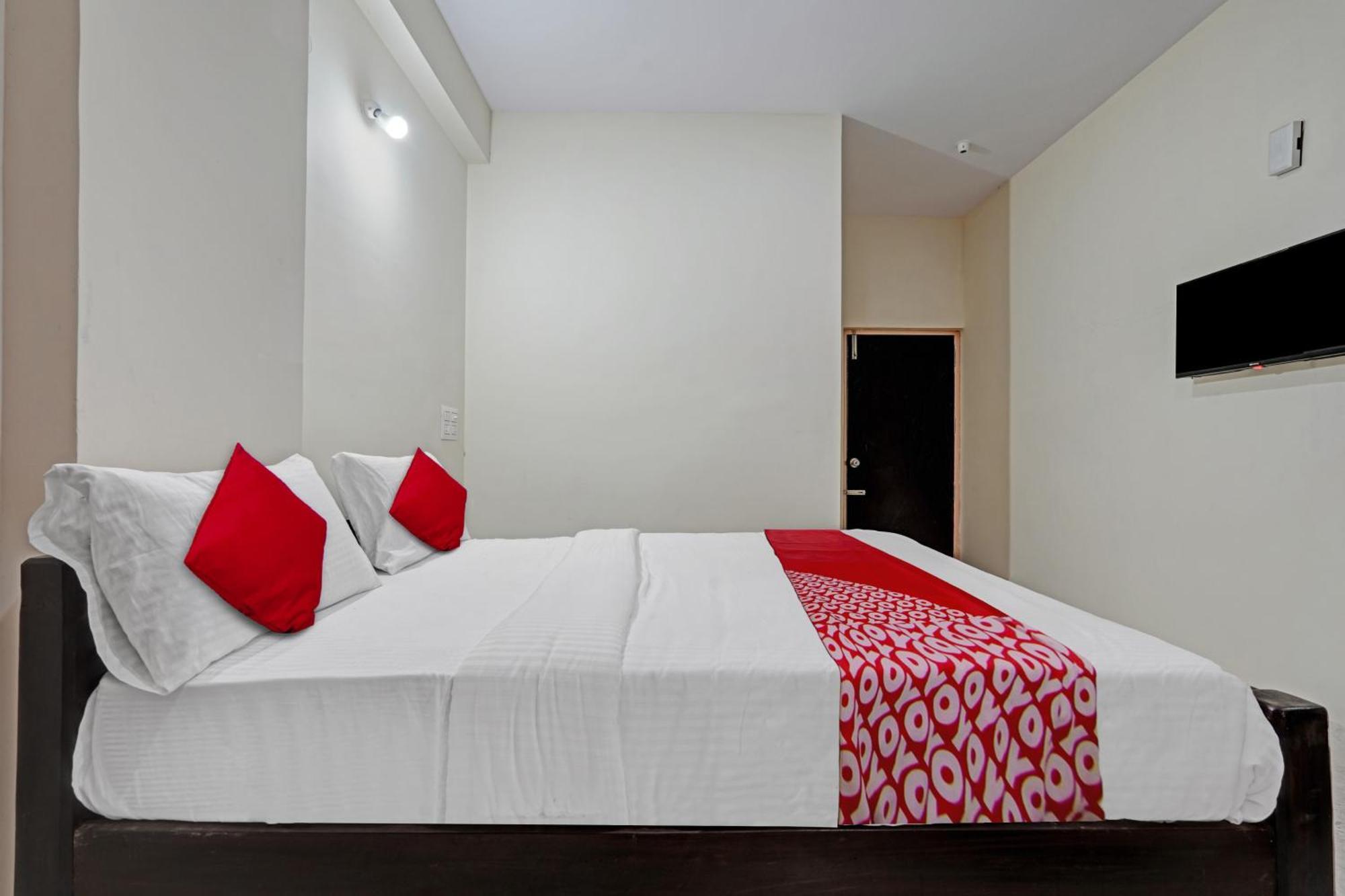 Hotel O Sri Chowdeshwari Boarding And Lodging Tavarikere Eksteriør billede