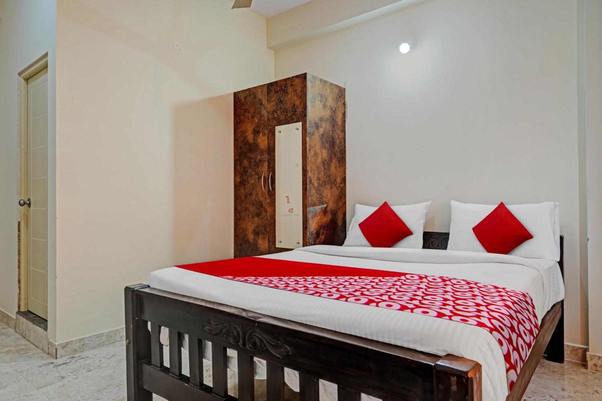 Hotel O Sri Chowdeshwari Boarding And Lodging Tavarikere Eksteriør billede